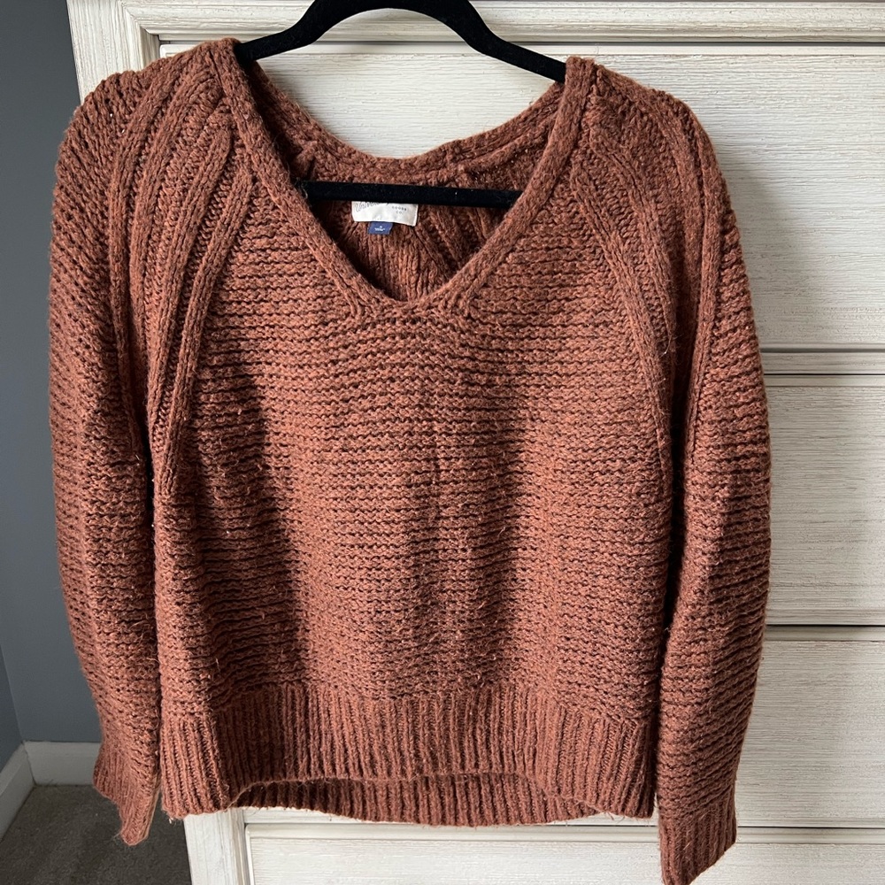 Universal Thread Sweater 🤎